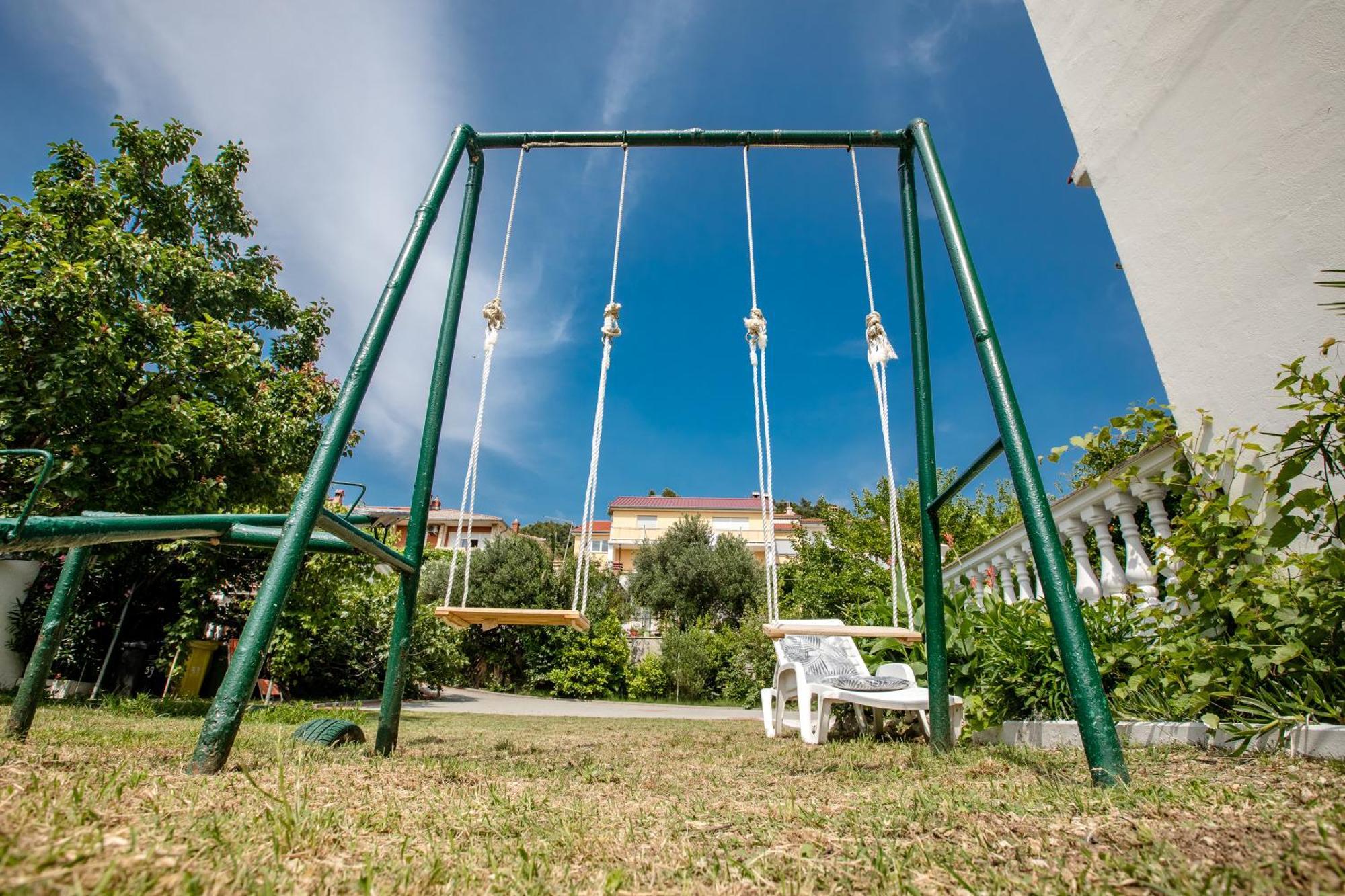 Seaside Oasis: Family-Friendly Apartments with Pool and Amenities Palit Exterior photo